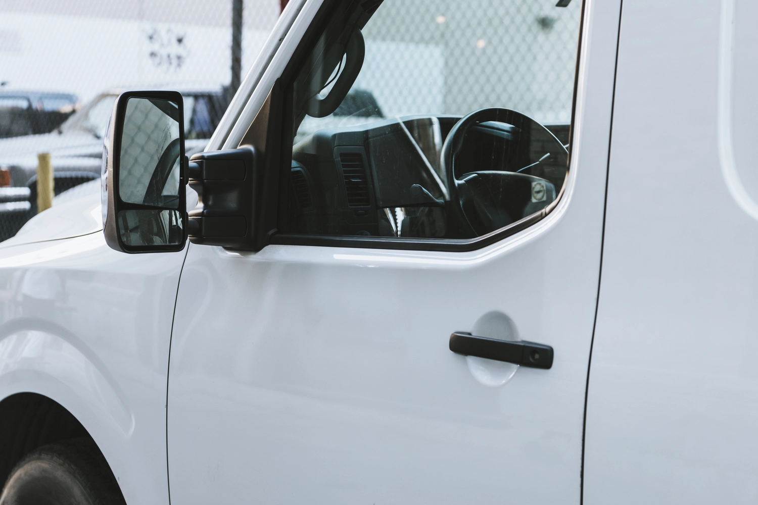 Fuhrparkservice Mobil14 – Beratung, Planung & Wartung für Nutzfahrzeugflotten – Das Bild zeigt einen Lieferwagen, wie er häufig für Lieferungen und Serviceunternehmen eingesetzt wird.